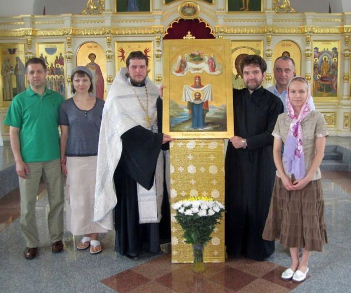 1323732018_Kitay_avg2010g_PA_ikona_rabotuy_MMOsipenko_v_hrame_Uspeniya_Bogorodicuy_v_Rossiyskom_Posol_stve_v_Pekine___383513_233850323341475_100001495274235_621846_508957624_n (700x583, 77Kb)