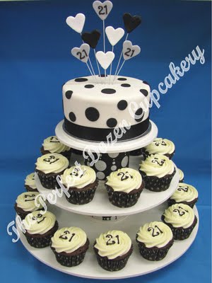 Polka+Dot+Cupcake+Tower+-+Black+%26+White+21st (300x400, 25Kb)