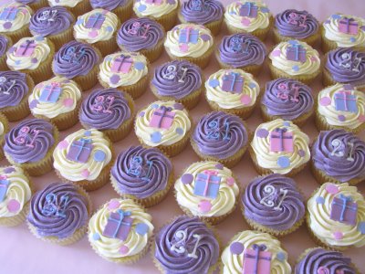 Pastel+Presents+21st+Cupcakes (400x300, 41Kb)