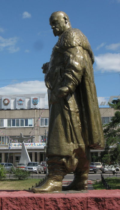 Monument_to_getman_Bohdan_Khmelnytsky_in_Omsk (400x700, 54Kb)