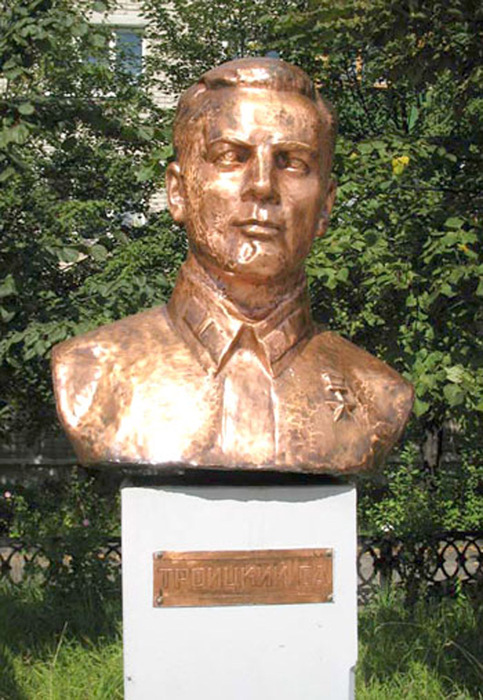 Troickiy_GenAl_bust (483x700, 155Kb)