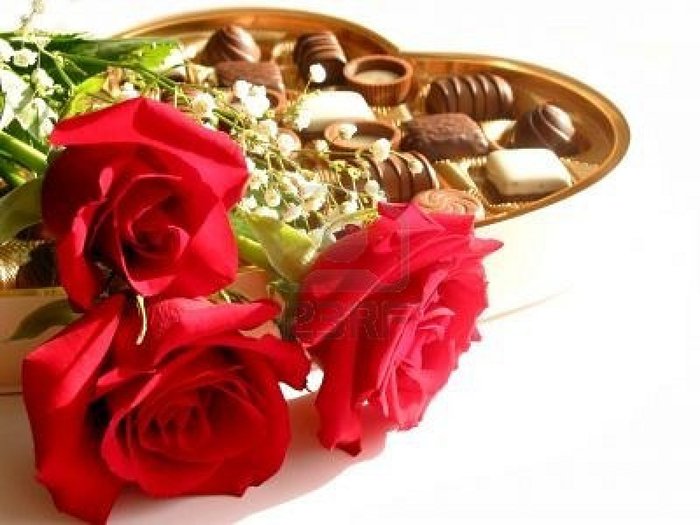 360617-red-roses-with-heart-shaped-box-of-chocolates-on-white-background (700x525, 61Kb)