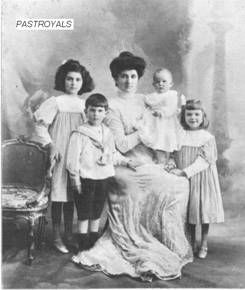 Elena and her four first children (480x568, 38Kb)