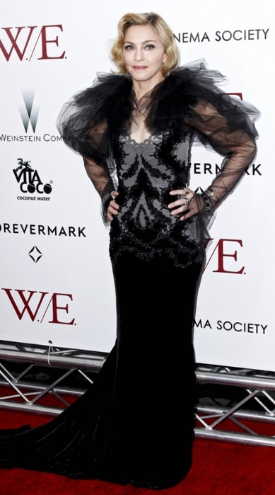 madonna-we-premiere-new-york-city-16 (389x700, 156Kb)
