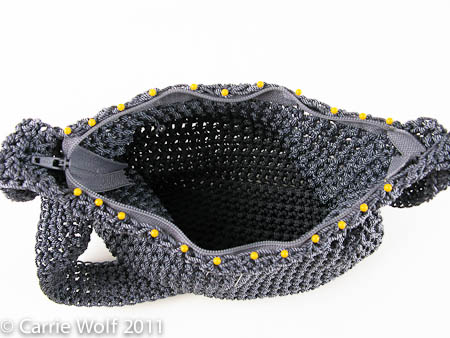 _Carrie-Wolf-how-to-insert-zipper-line-lining-crochet-purse-tutorial-modernneedlepoint-9222 (450x338, 79Kb)