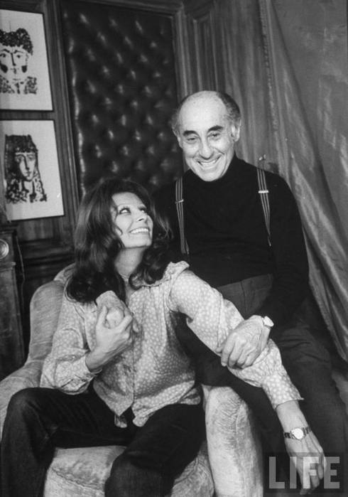 11 Alfred Eisenstaedt and Sophie Loren 1976 (490x700, 41Kb)