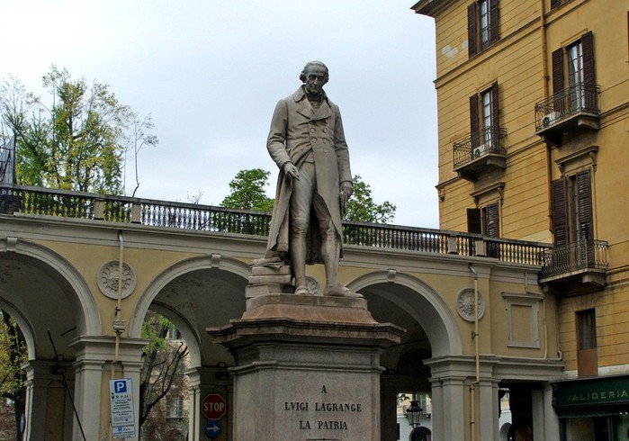 Torino-080408072-statua_Luigi_Lagrange (700x490, 103Kb)