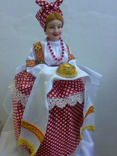 Грелка на чайник из готовой куклы