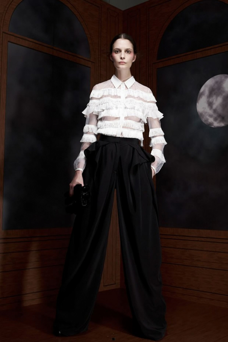 1328357376_inspired_by_freud_collection_of_viktor_rolf_fall_2012_13 (466x700, 197Kb)