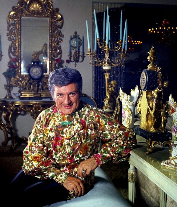 87e61acab7f4f03d5188eeeacf788501_Allan%20Warren%20~%20Liberace,%201974 (599x700, 138Kb)