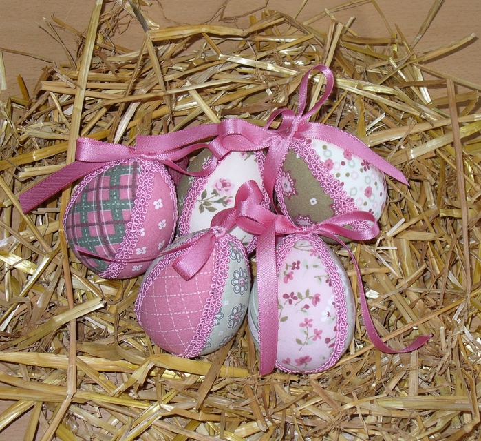 Пасхальные яйца из ткани
