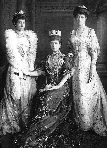 432px-Queen_Alexandra-Louise_and_Victoria (432x599, 80Kb)