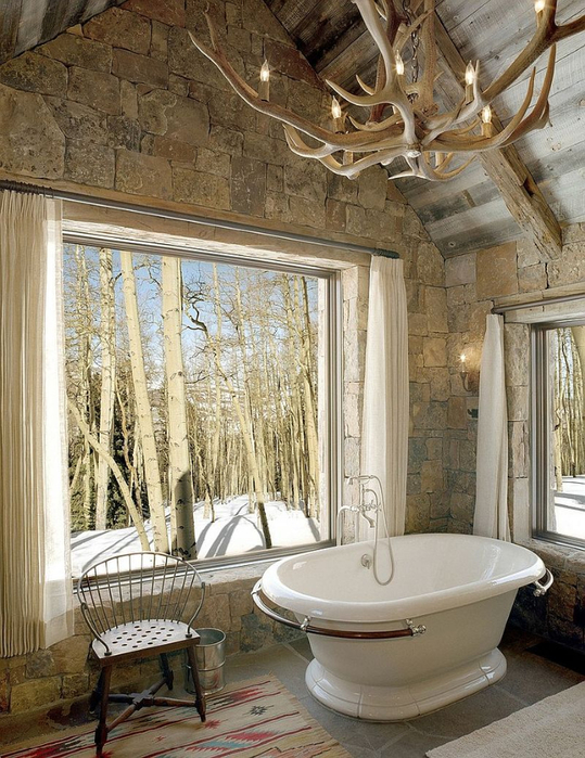 Antler-light-and-large-windows-provide-a-balance-of-natural-and-artificial-lighting (539x700, 469Kb)