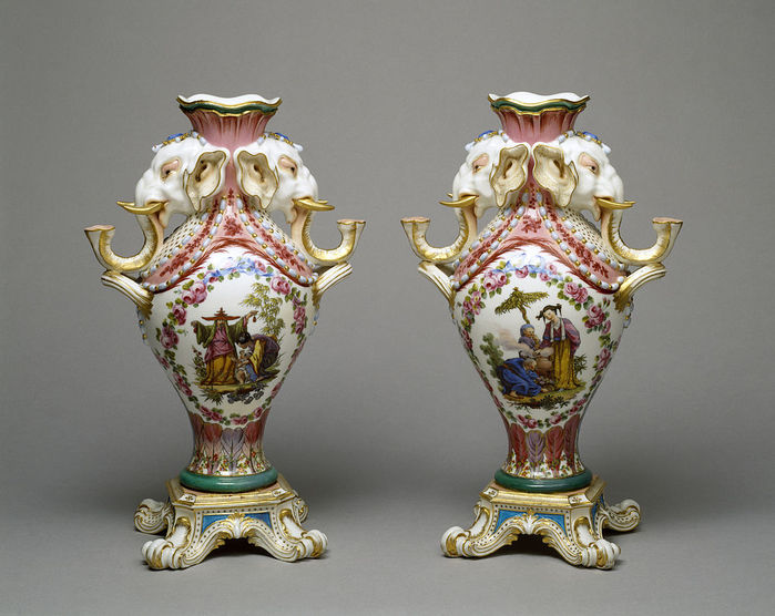 S?vres_Porcelain_Manufactory_-_Pair_of_Vases_-_Walters_481796,_481797_-_Front_Group (700x556, 73Kb)