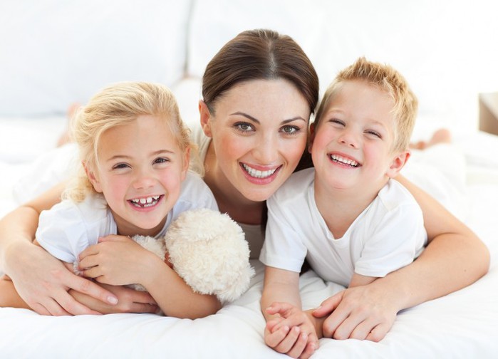 bigstock-Happy-Mother-And-Her-Children-6697486-730x526 (700x504, 59Kb)