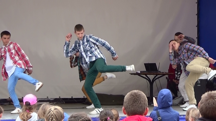 3514238_18_Boys_Dance_SOL__ (700x393, 168Kb)