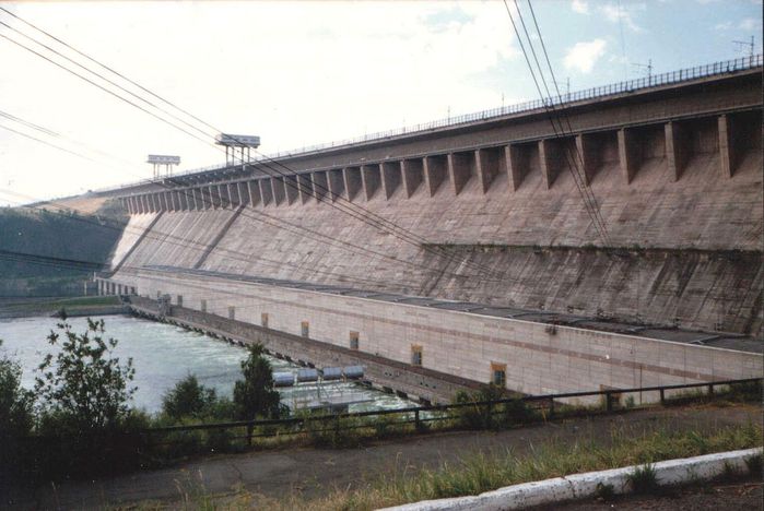 Wasserkraftwerk-Bratsk (700x468, 59Kb)