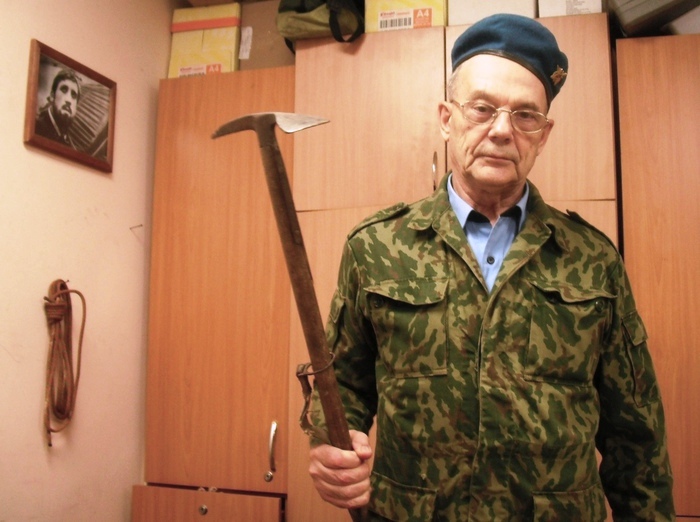 2015__V_goruy_na_Sboruy_s_ledorubom_Vladimira_Vuysockogo (700x522, 132Kb)