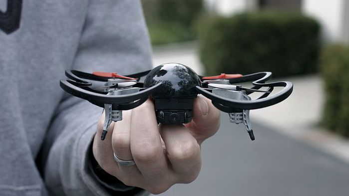 micro-drone-10 (700x393, 30Kb)