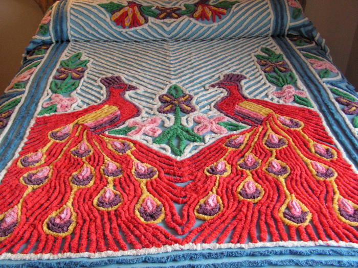 peacock-bedspread-big-motif-blue-and-red (700x525, 637Kb)