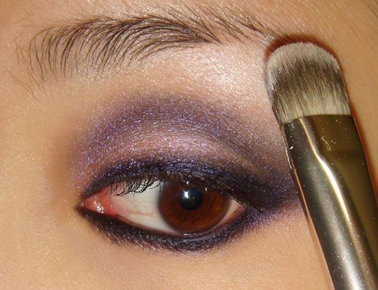 pink-blue-smoky-eye-makeup-tutorial-step7 (550x422, 64Kb)