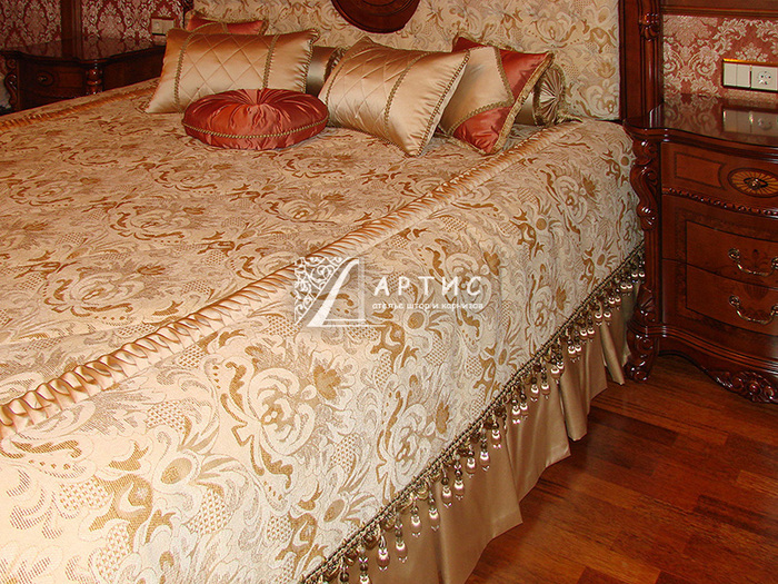 classic-pillows-24-pokryvalo-i-podushki-na-krovat-v-spalniu-v-odnom-stile-artis-novosibirsk (700x525, 287Kb)