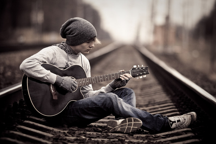 guitarist_and_railraod_3_by_JunKarlo (700x466, 90Kb)