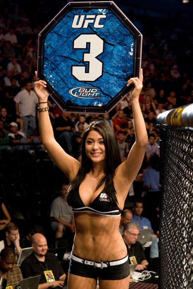 85276235_ringgirls10_r_3.jpg