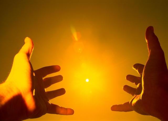 солнце руки (640x460, 19Kb)