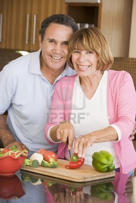 4445859-husband-and-wife-preparing-meal-mealtime-together (267x400, 27Kb)