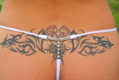 2214922-smouth-young-woman-buttocks-with-tattoo (400x268, 21Kb)