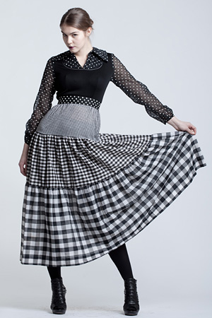 polka-dot-dress-and-a-cell-1 (300x450, 47Kb)
