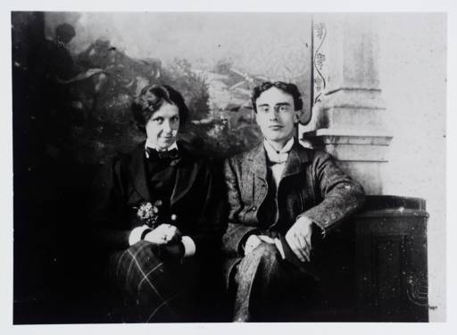 4000579_Roger_Fry_with_his_wife_Helen (512x375, 20Kb)