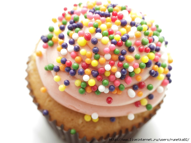 cw_set-art-vanilla-pink-sprinkle-cupcake_s4x3_lg (616x462, 140Kb)