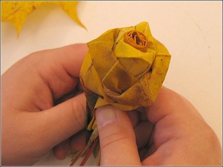 art-origami-rose-from-mapple-leaf-10 (450x338, 23Kb)