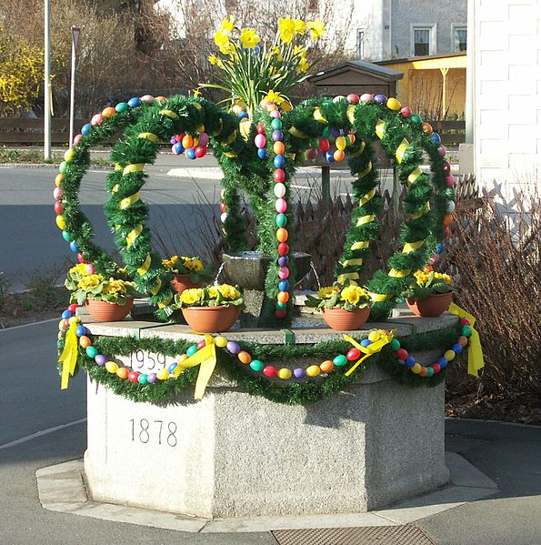 595px-Osterbrunnen_Marktleuthen_1-_07 (595x599, 116Kb)