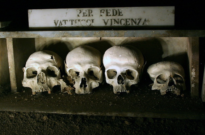 Fontanelle Cemetery Napoli Underground (700x462, 105Kb)