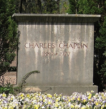 743664_Charles_Chaplin_Grave_in_CorsiersurVevey (370x380, 148Kb)