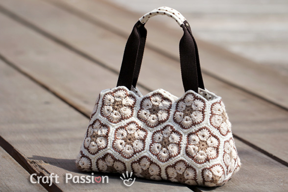 african-flower-crochet-purse-1 (588x392, 85Kb)
