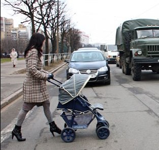 Фото мужик в детской коляске