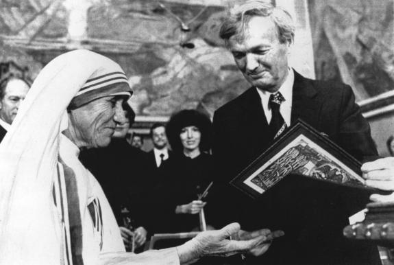 mother-teresa-Nobel (575x386, 32Kb)