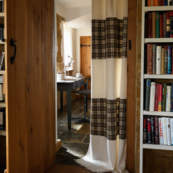 4497432_curtaineddoorway1 (550x550, 67Kb)