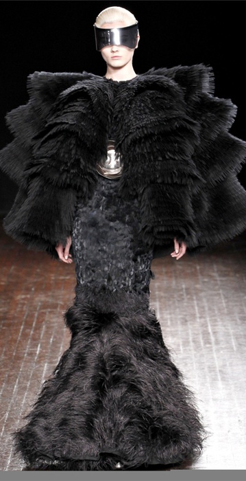 Alexander McQueen Collections Fall Winter (359x700, 99Kb)