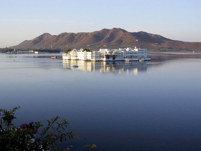 DOT_India_Udaipur_Lake_Palace_Hotel_1 (700x525, 53Kb)