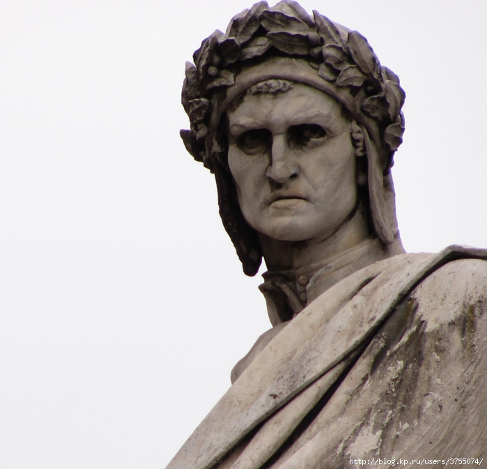 Флоренция данте. Данте Алигьери памятник. Статуя Данте. Статуя Данте во Флоренции. Данте Алигьери памятник во Флоренции.