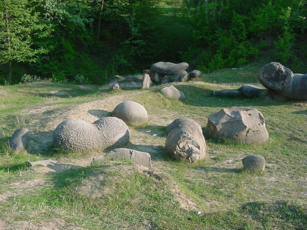 живые камни трованты румыния (600x450, 287Kb)/4171694_jivie_kamni_trovanti_ryminiya (600x450, 287Kb)