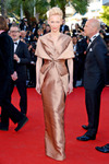 Превью Tilda Swinton in Haider Ackermann at the Moonrise Kingdom premiere and festival opening ceremony (466x700, 125Kb)