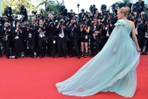 Превью Diane Kruger is wearing a custom Giambattista Valli Haute Couture2 (700x466, 277Kb)