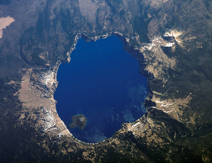 W-1-EFS__ISS013-E-54243-Crater-Lake-Oregon-jul-2006 (700x541, 176Kb)