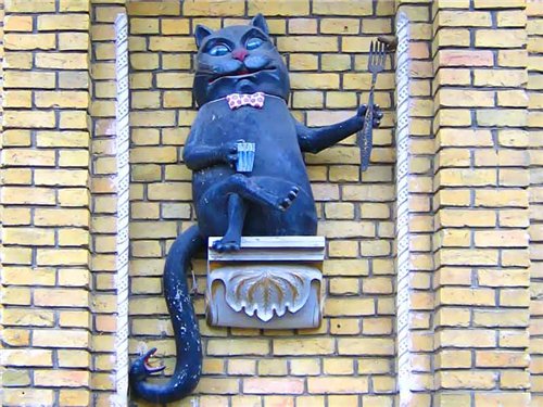 Скульптурные коты на улицах Киева